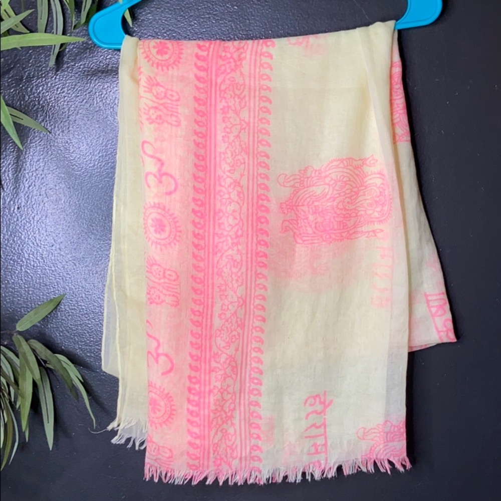 🐇 beautiful pink and yellow  light scarf